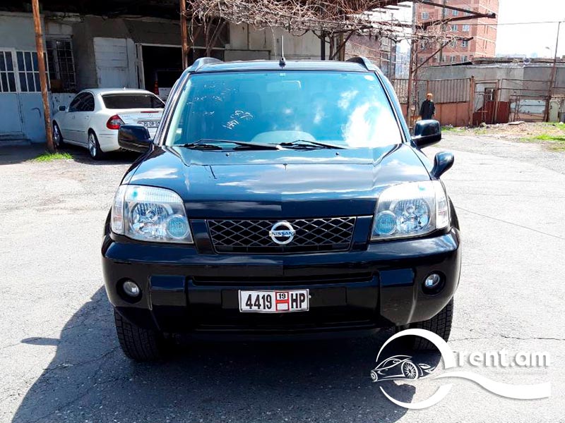 Прокат автомобиля черный Nissan X-Trail в Армении