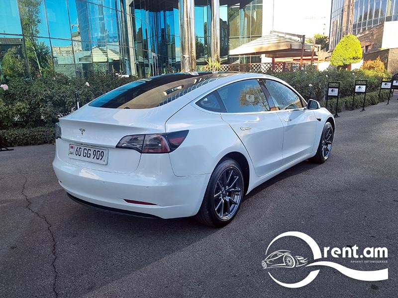 Прокат автомобиля Tesla Model 3 в Армении